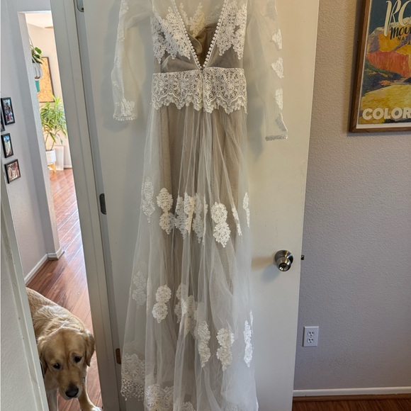 Elegant Boho Lace Long Sleeve Wedding Dress - Picture 3 of 5